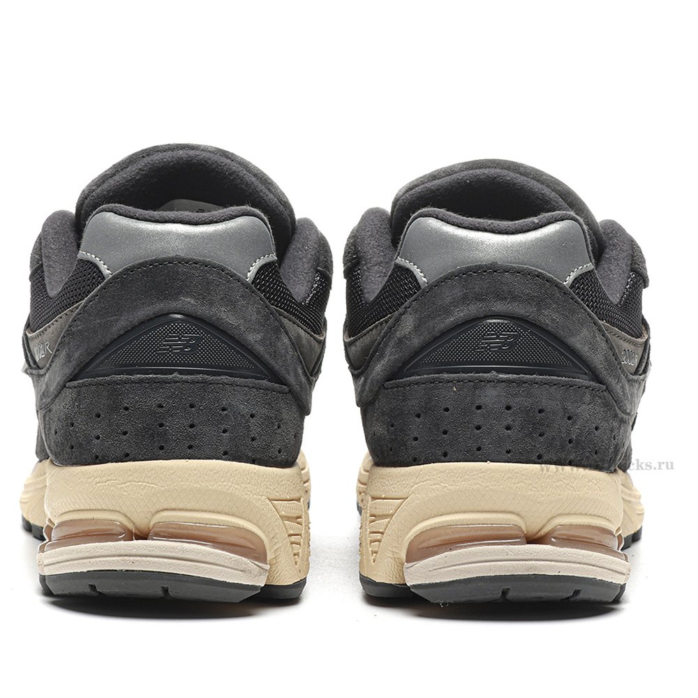 dd  new Ba1an*e 2002r black dark grey
