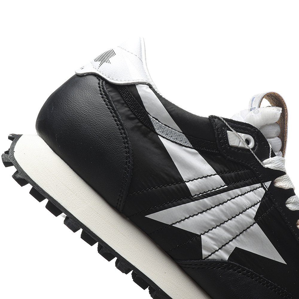 dd g01den g003e M*rathon with black nylon upper and white star