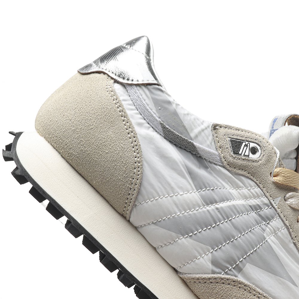 dd g01den g003e M*rathon with white nylon upper and silver star